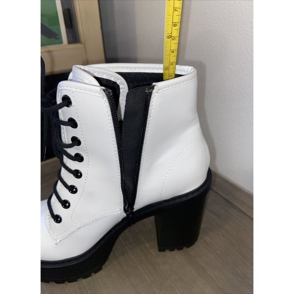 Soda Lace Up Combat Booties Chunky Heel Lug Sole Platform Sz 8.5M, Halloween - Picture 11 of 12